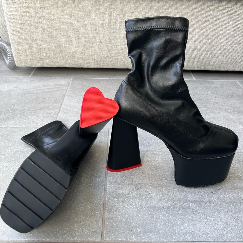 LAMODA black faux leather platform boots